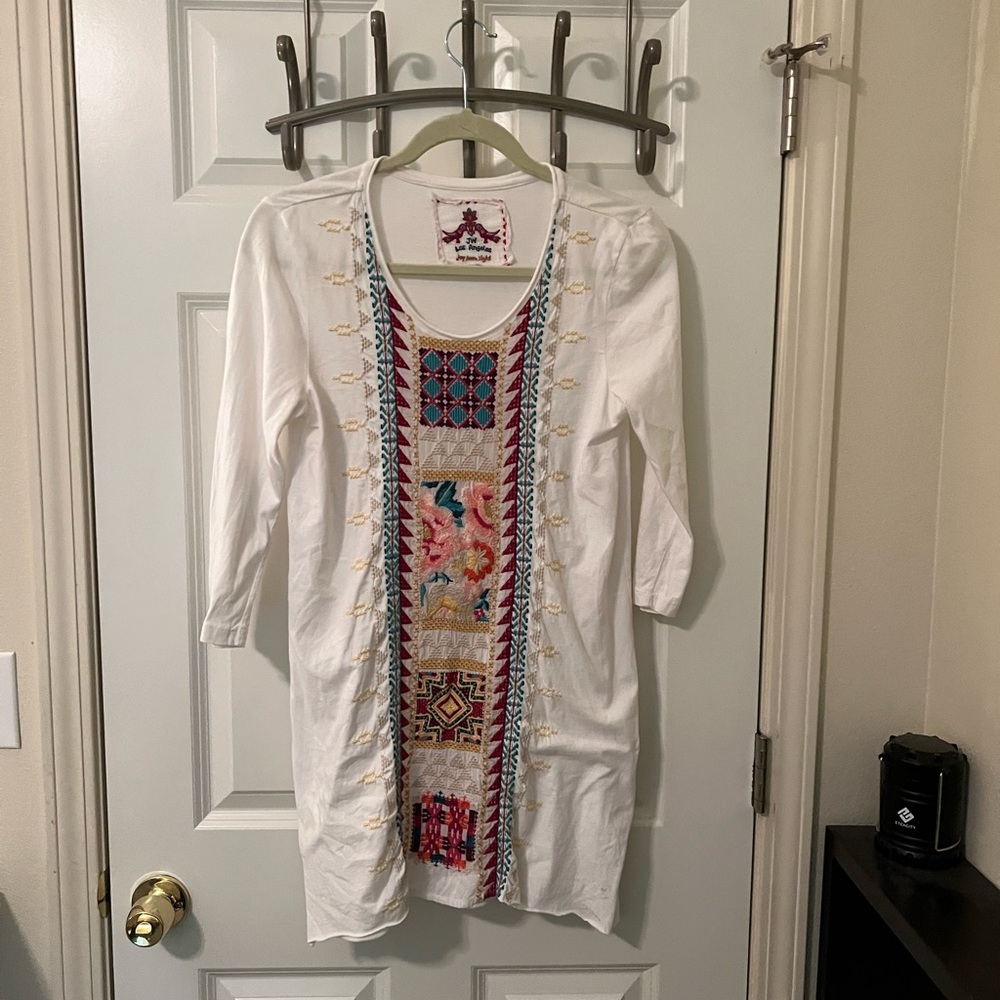 Johnny Was top size small (small hole)